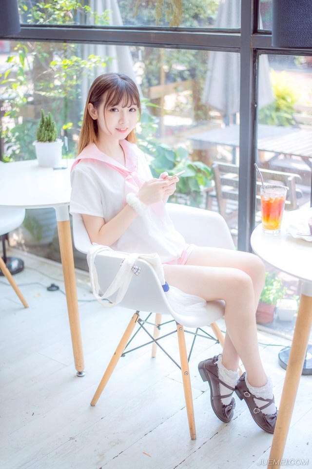 心情再差，也不要写在脸上，因为没有人会喜欢看。